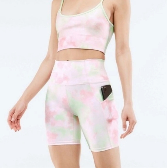 NEW! Fabletics Set - Picture 2 of 6